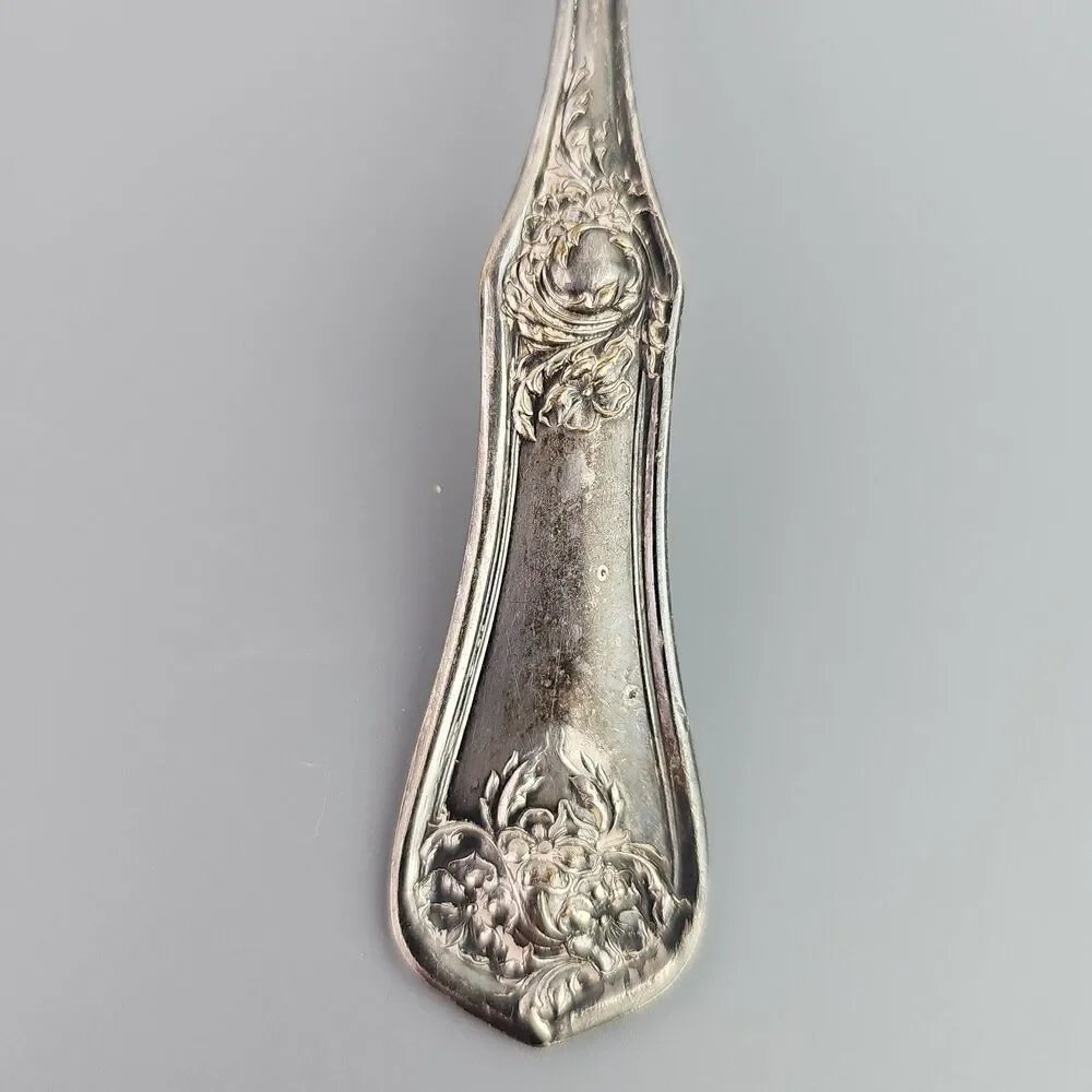 Antique Oxford Silverplate Co. Gravy Ladle 1910 Garland Pattern Floral